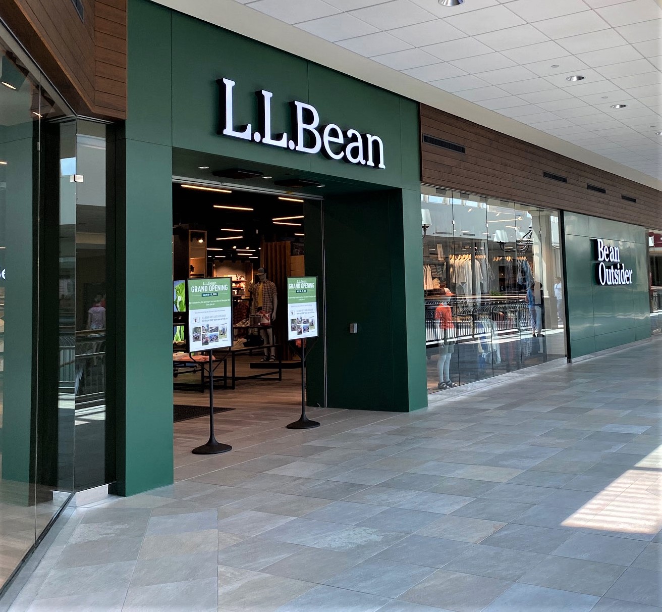 L.L.Bean store front at the Georgian Mall 